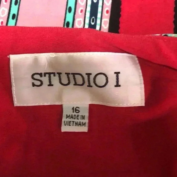 Studio I plus size 16 dress red with multi colored design - Picture 3 of 9